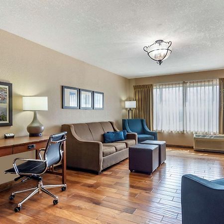 Comfort Inn & Suites Blue Ridge Buitenkant foto