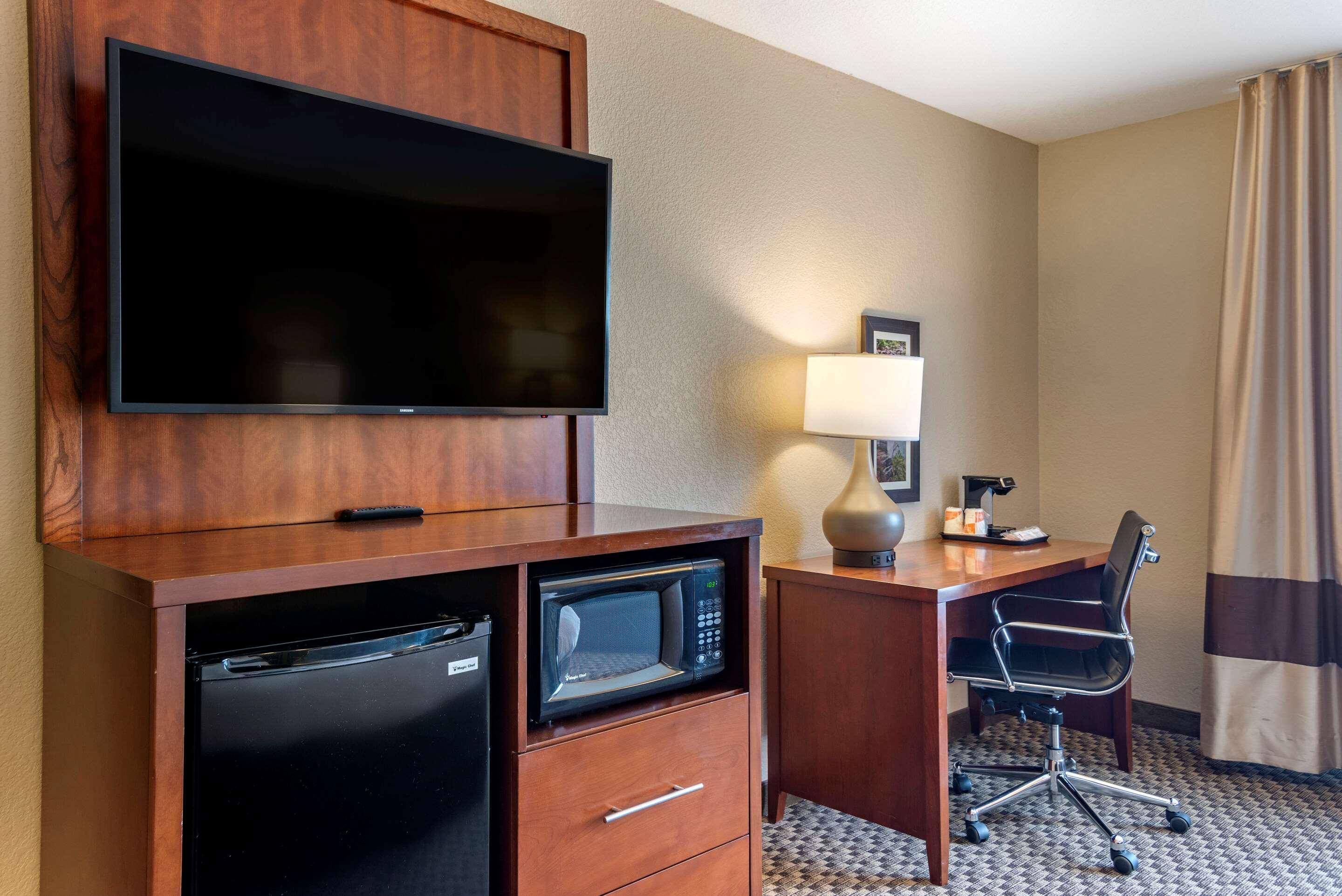Comfort Inn & Suites Blue Ridge Buitenkant foto