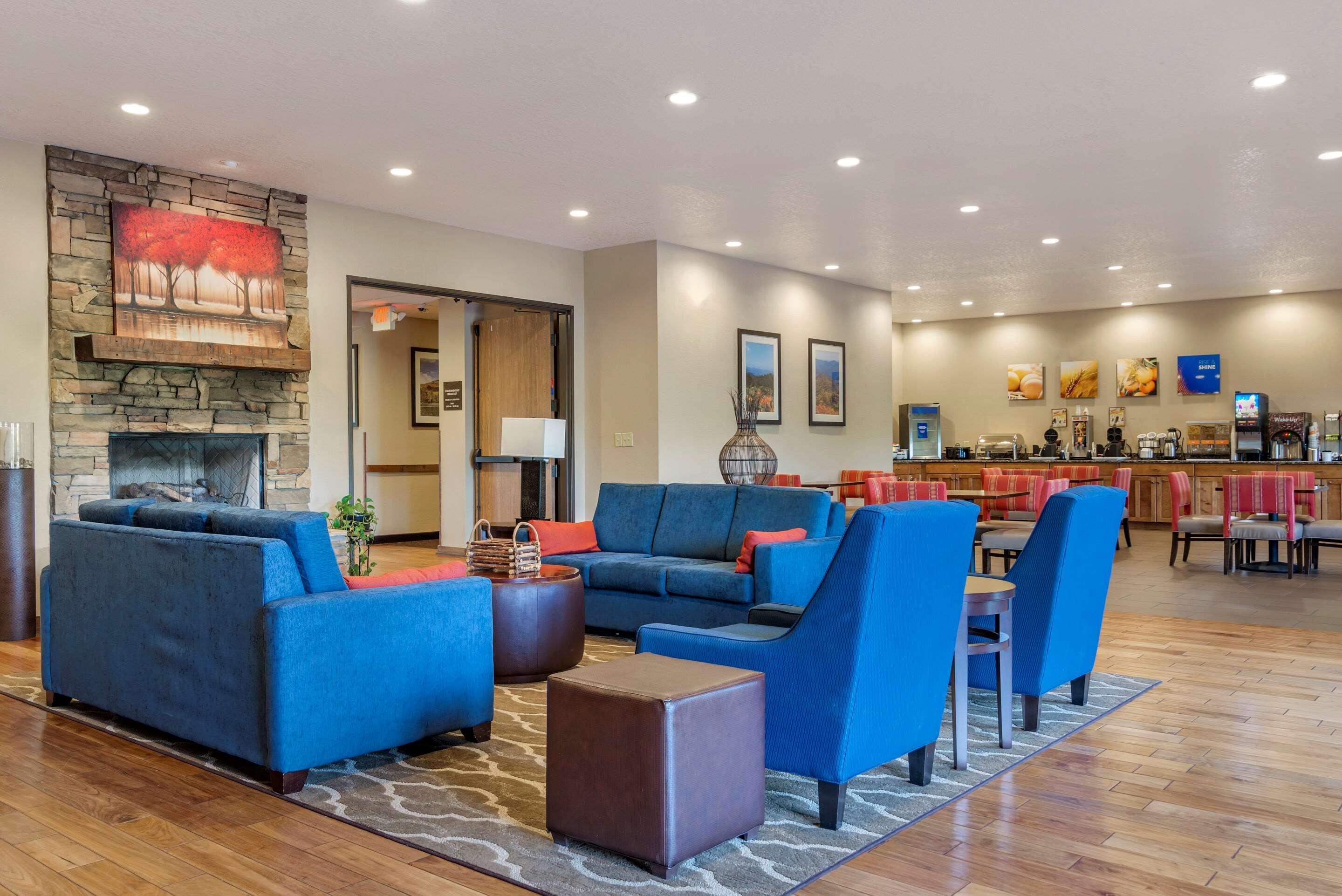 Comfort Inn & Suites Blue Ridge Buitenkant foto