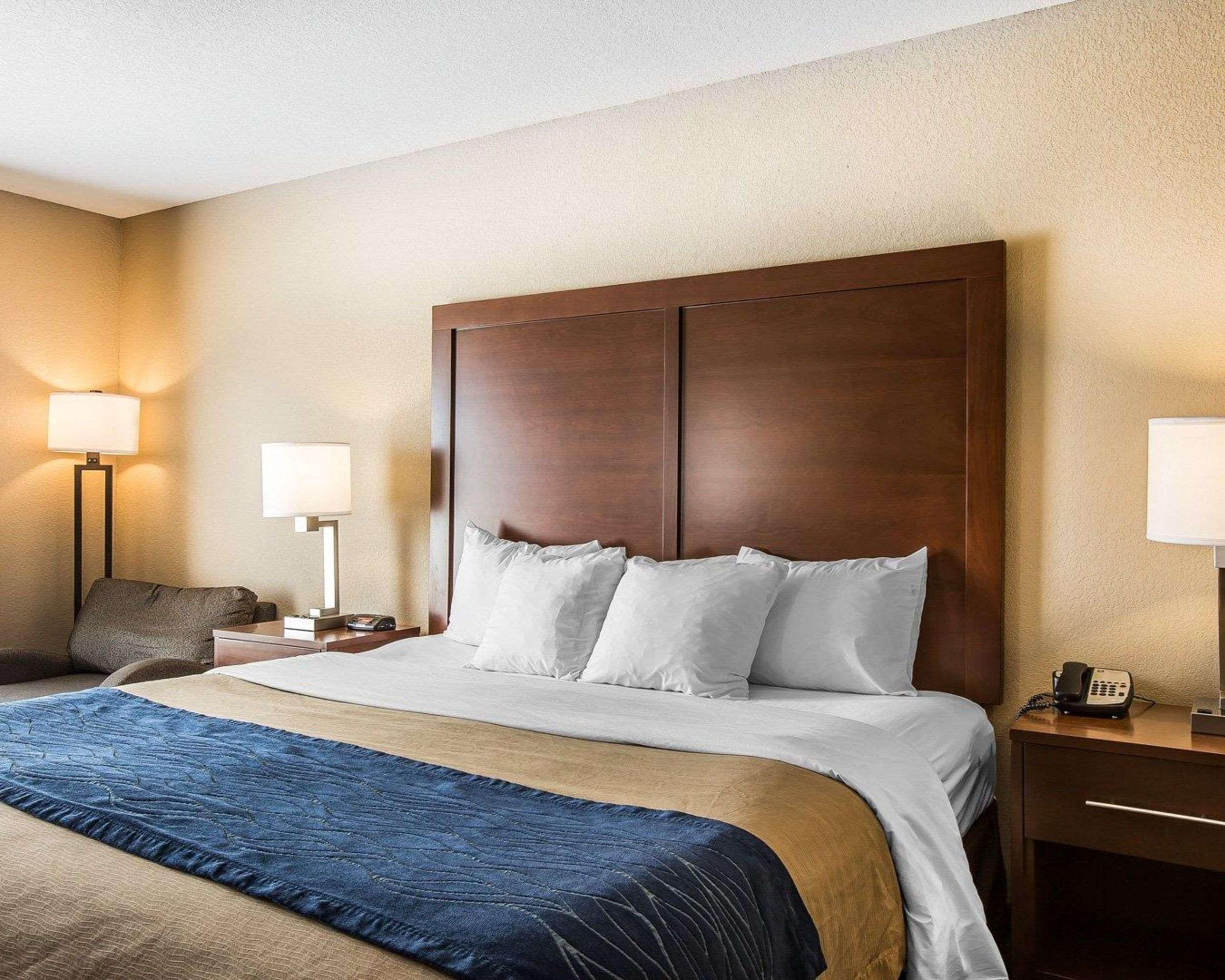 Comfort Inn & Suites Blue Ridge Buitenkant foto