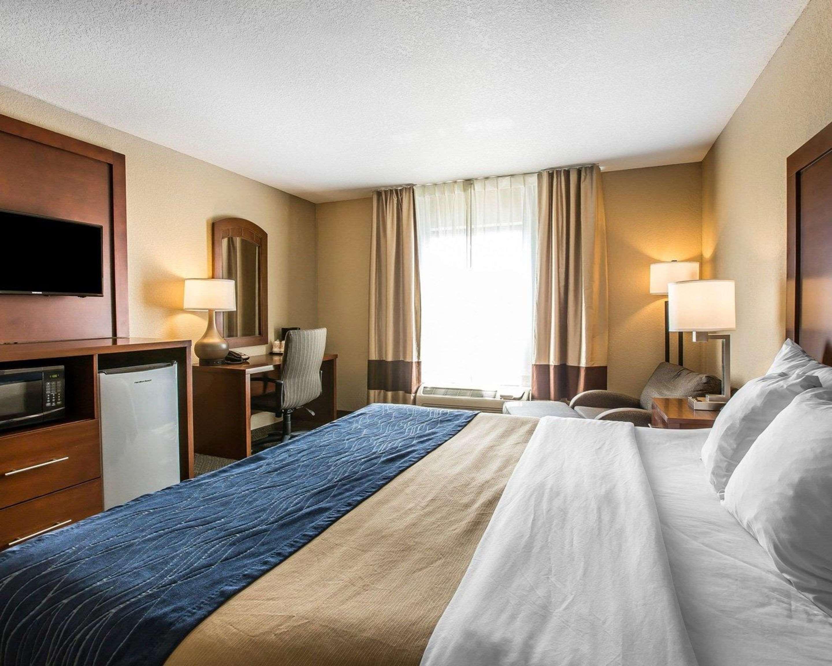 Comfort Inn & Suites Blue Ridge Buitenkant foto