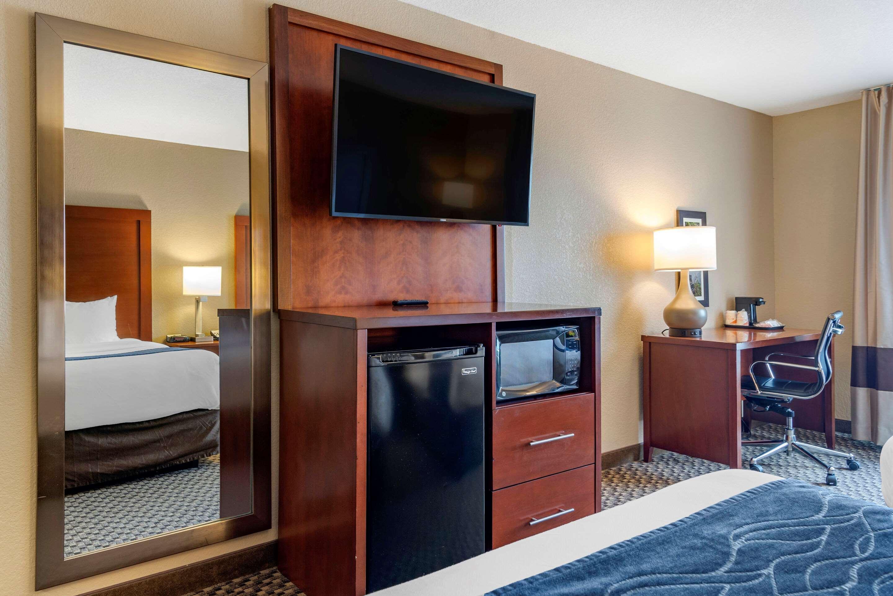 Comfort Inn & Suites Blue Ridge Buitenkant foto